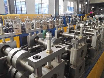उच्च वॉल्यूम परफेक्ट स्टील स्टड बनाने की मशीन 380v / 3 चरण / 50hz